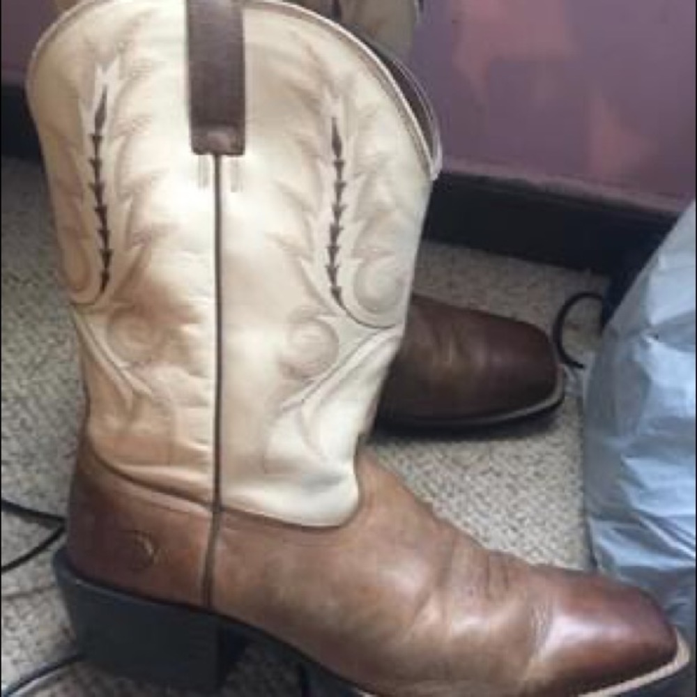Men’s Ariat Square toe boots